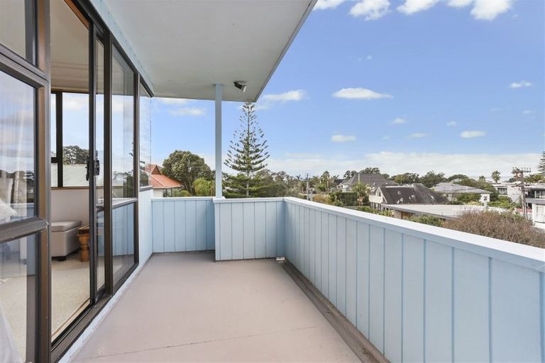 Photo of property in 2/2 The Esplanade, Campbells Bay, Auckland, 0630