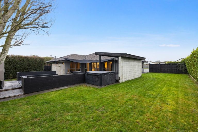 Photo of property in 24 James Drive, Woodend, 7610