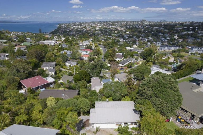 Photo of property in 71 Lyons Avenue, Murrays Bay, Auckland, 0630