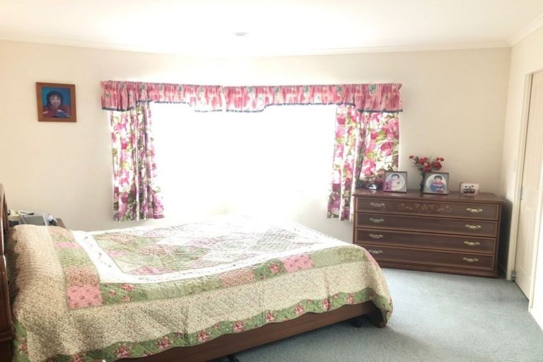 Photo of property in 33a Oakwood Grove, Eastern Beach, Auckland, 2012