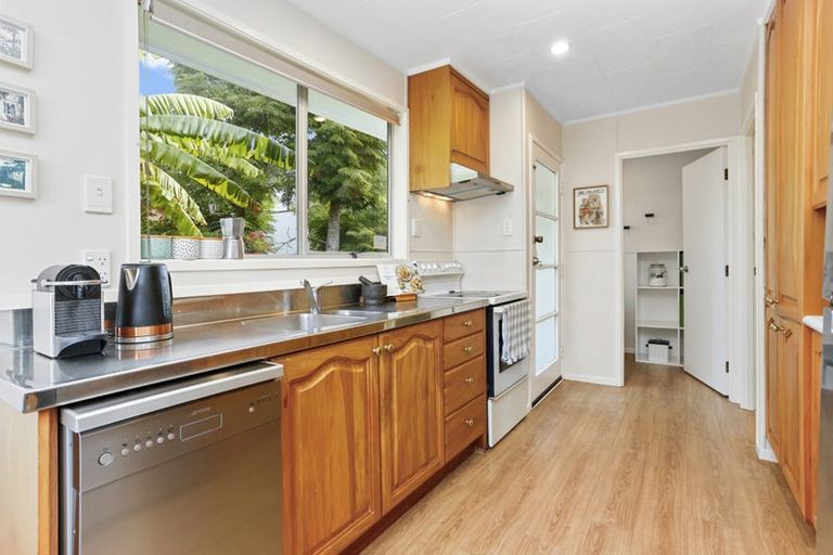 Photo of property in 1/25 Waari Avenue, Sunnyvale, Auckland, 0612
