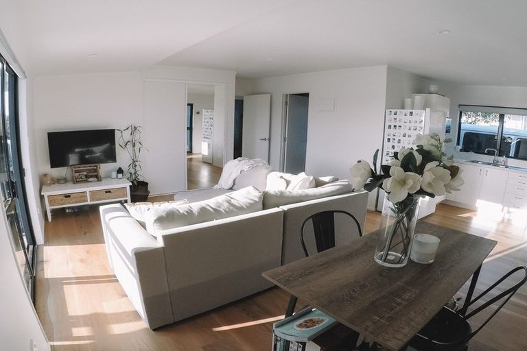 Photo of property in 54b Stanmore Bay Road, Stanmore Bay, Whangaparaoa, 0932