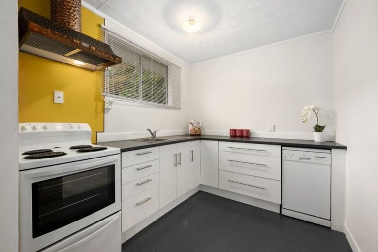 Photo of property in 11a Hartford Crescent, Totara Park, Upper Hutt, 5018