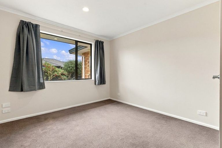 Photo of property in 21 Sorrento Place, Kelvin Grove, Palmerston North, 4414