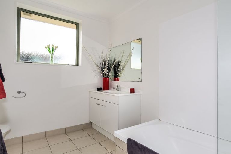 Photo of property in 7a Margarita Rise, Pukekohe, 2120