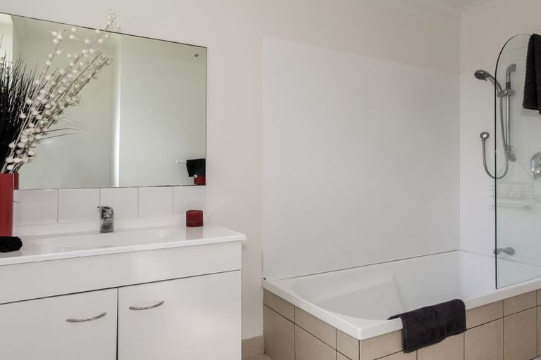 Photo of property in 7a Margarita Rise, Pukekohe, 2120