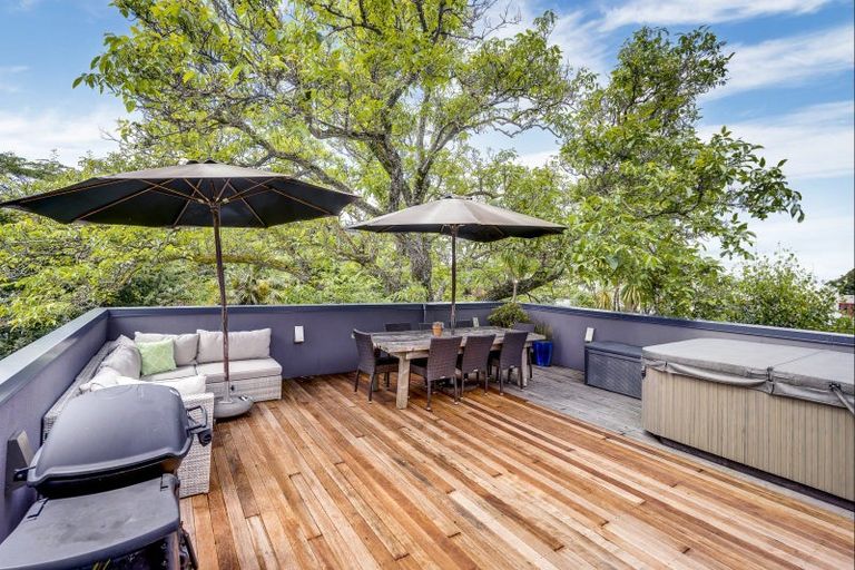 Photo of property in 8 Brewster Street, Bluff Hill, Napier, 4110