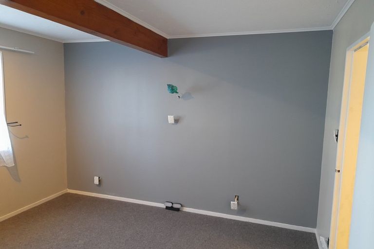 Photo of property in 62 Colchester Crescent, Newlands, Wellington, 6037