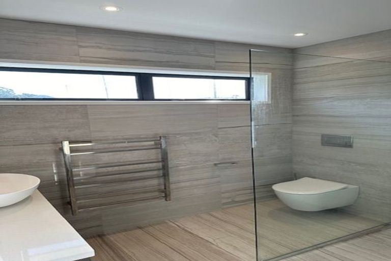 Photo of property in 1/2 Omana Road, Milford, Auckland, 0620