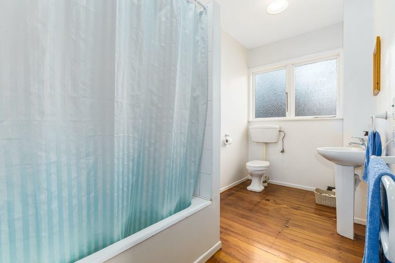 Photo of property in 1 Gordon Road, Plimmerton, Porirua, 5026