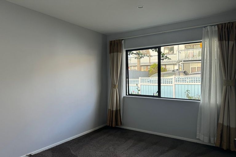 Photo of property in 2/112 Archers Road, Glenfield, Auckland, 0629