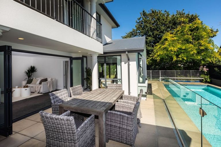 Photo of property in 16 Makora Street, Fendalton, Christchurch, 8041