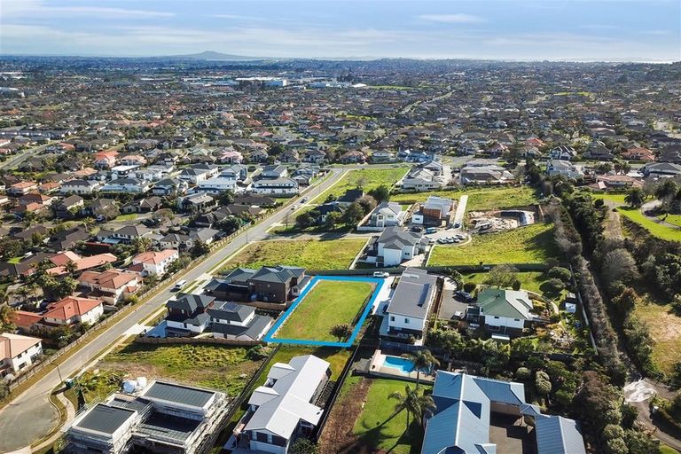 Photo of property in 22 Roxborough Place, East Tamaki Heights, Auckland, 2016