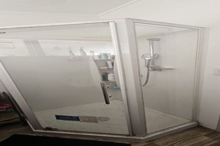 Photo of property in 557 Glenfield Road, Glenfield, Auckland, 0629