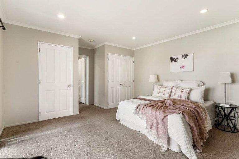 Photo of property in 76 Goodwood Drive, Goodwood Heights, Auckland, 2105