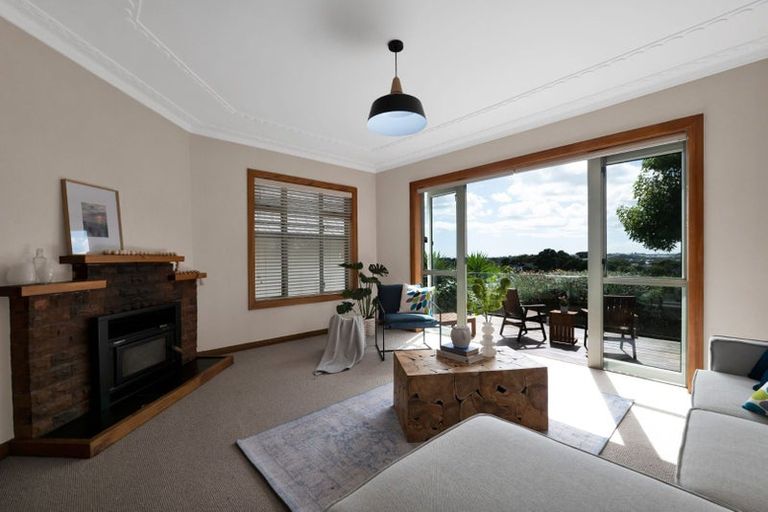 Photo of property in 86 Mangorei Road, Strandon, New Plymouth, 4312