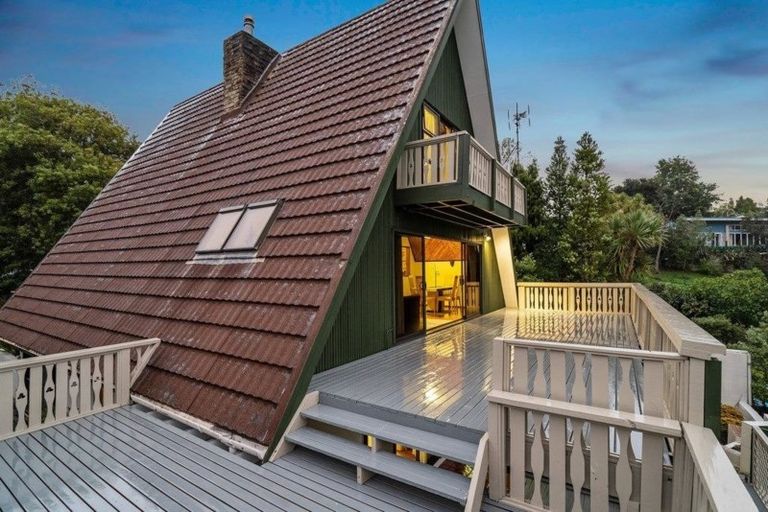 Photo of property in 4 Puketaha Road, Swanson, Auckland, 0816