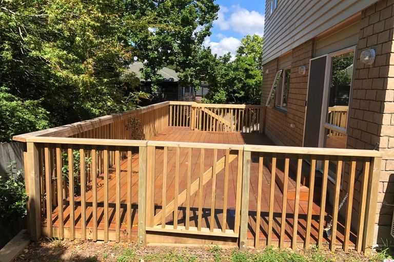 Photo of property in 2/63 Pupuke Road, Birkenhead, Auckland, 0627