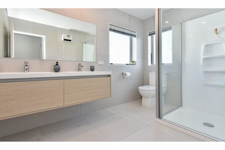 Photo of property in 7 Waituarua Drive, Takanini, 2112