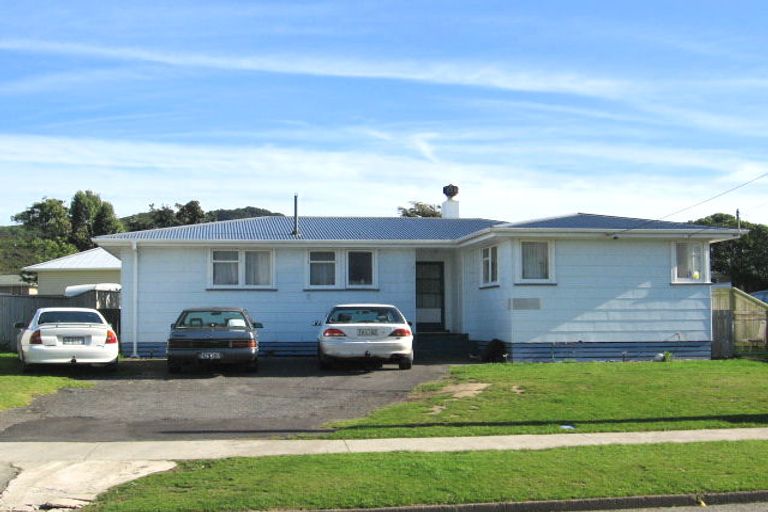 Photo of property in 14 Whanga Crescent, Titahi Bay, Porirua, 5022