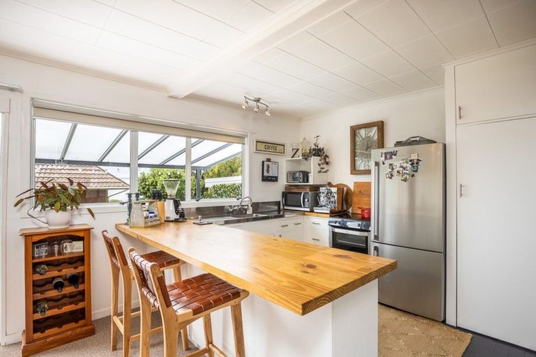 Photo of property in 4 Shearer Drive, Oakura, 4314