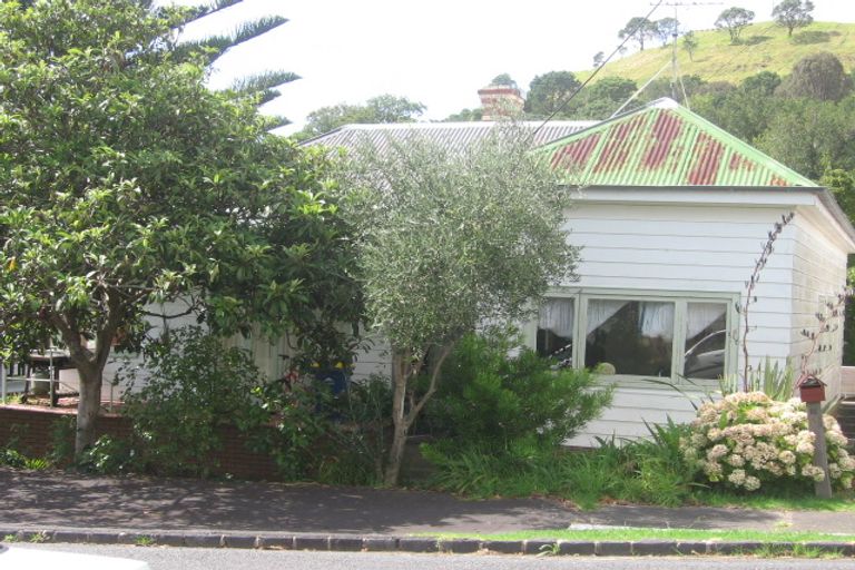 Photo of property in 16 Owens Road, Devonport, Auckland, 0624