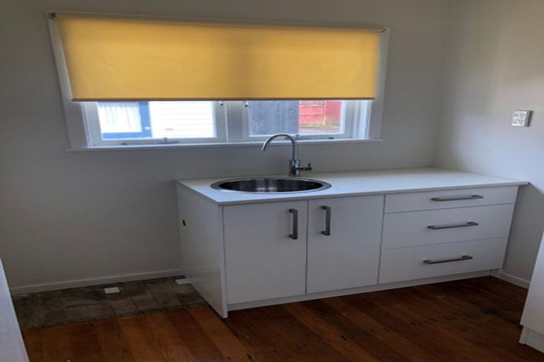 Photo of property in 12 Albert Road, Kelston, Auckland, 0602