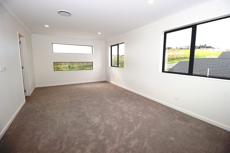 Photo of property in 17 Tautoru Avenue, Orewa, 0931