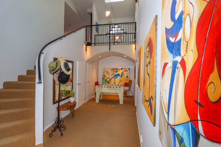 Photo of property in 16 La Lena Grove, Fitzherbert, Palmerston North, 4410