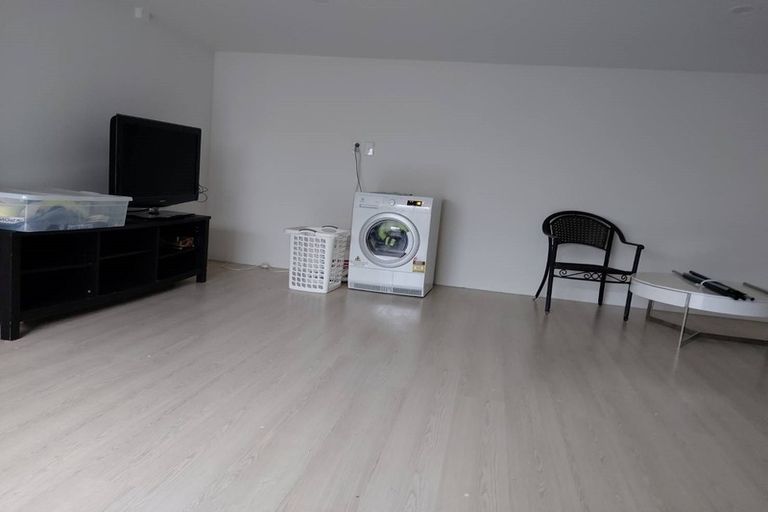 Photo of property in 2/55 Glenmore Road, Sunnyhills, Auckland, 2010