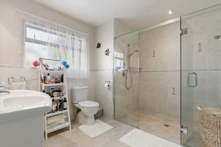 Photo of property in 33 Harbour View Road, Omokoroa, 3114