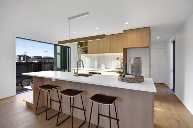 Photo of property in 10 Eliot Street, New Plymouth, 4310