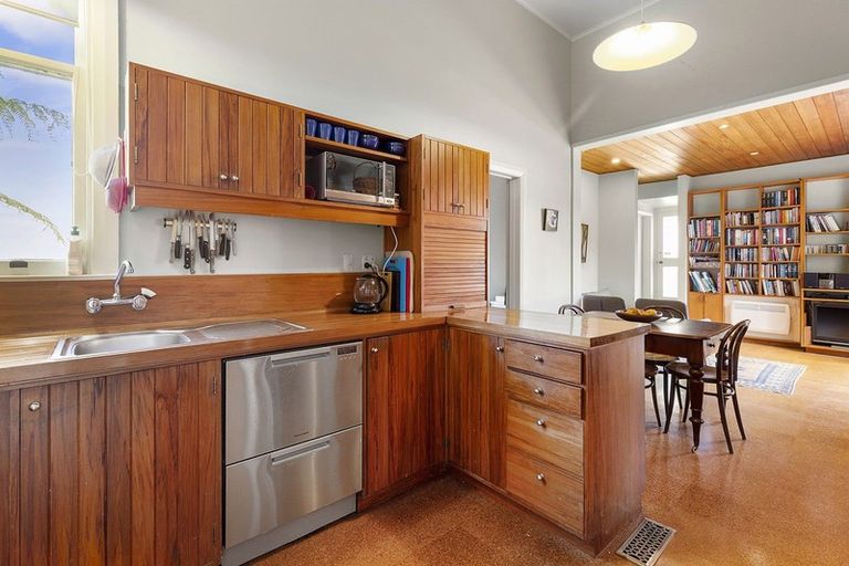 Photo of property in 10 Wesley Road, Kelburn, Wellington, 6012