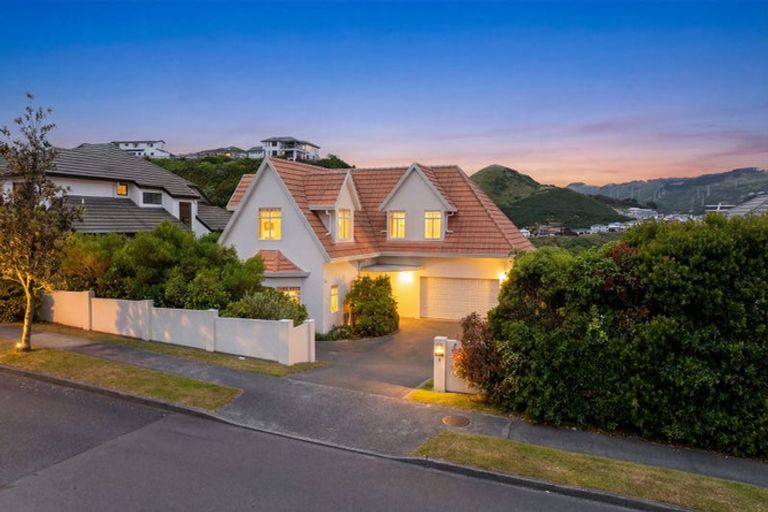 Photo of property in 4 Amesbury Drive, Churton Park, Wellington, 6037