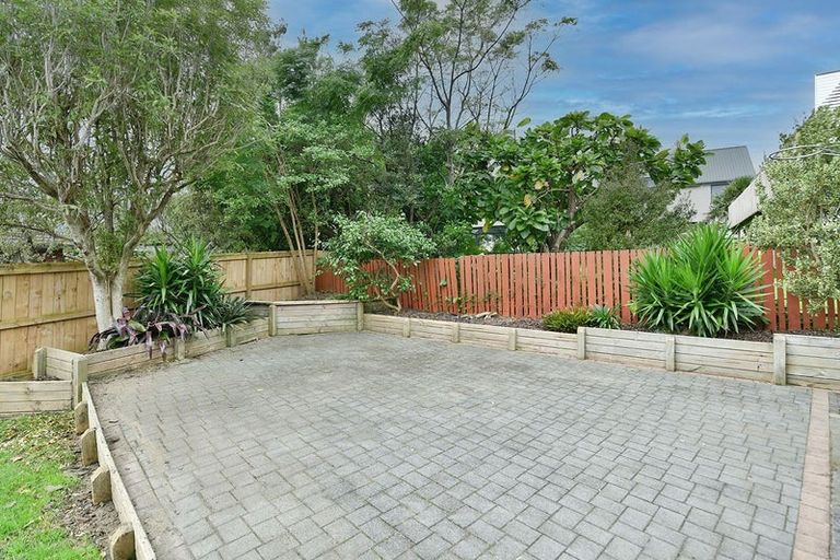 Photo of property in 3 Higham Ferrers Place, Red Beach, 0932