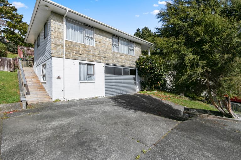 Photo of property in 110 Holborn Drive, Stokes Valley, Lower Hutt, 5019