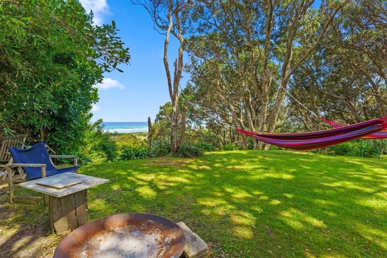 Photo of property in 296 Motutara Road, Muriwai, Waimauku, 0881