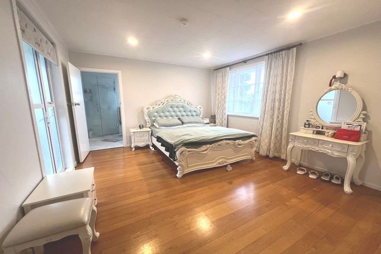 Photo of property in 12 Kereru Street, Henderson, Auckland, 0612