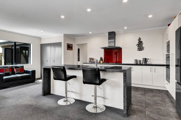 Photo of property in 38 Montague Grove, Stratford, 4332