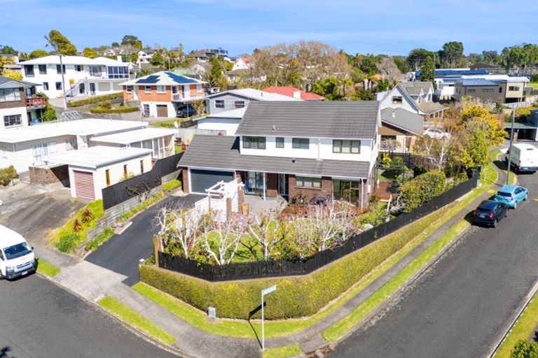 Photo of property in 11 Leatham Avenue, Strandon, New Plymouth, 4312