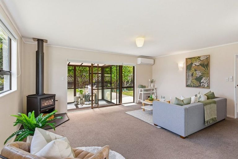 Photo of property in 27 Oriwa Street, Waikanae, 5036