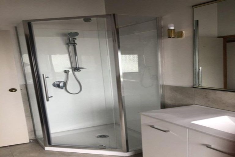 Photo of property in 2/69 Saddleback Rise, Murrays Bay, Auckland, 0630