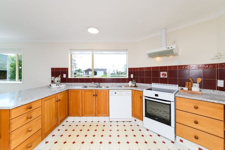 Photo of property in 68 Pacific Drive, Fitzherbert, Palmerston North, 4410
