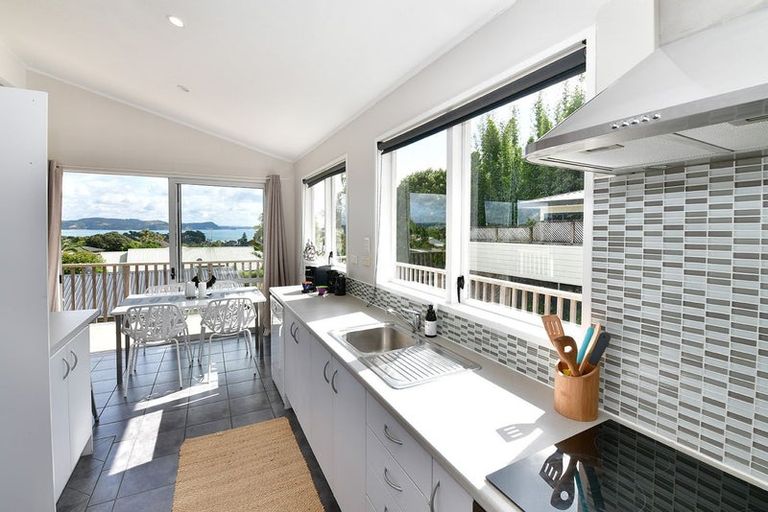 Photo of property in 214 Whangaparaoa Road, Red Beach, 0932