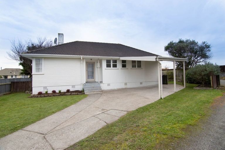 Photo of property in 18 Montrose Place, Takaro, Palmerston North, 4412