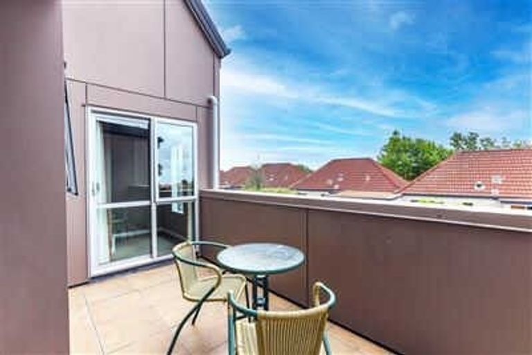 Photo of property in 8a Broadbent Street, Riccarton, Christchurch, 8041