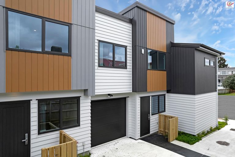 Photo of property in 26b Cape Road, Mangere, Auckland, 2022