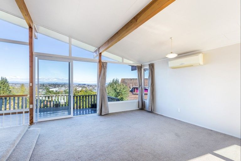 Photo of property in 6 Mccauley Grove, Hilltop, Taupo, 3330