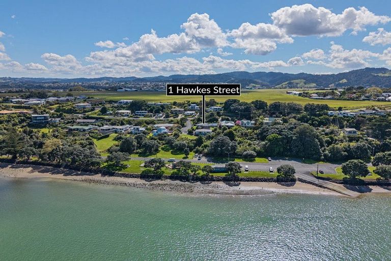 Photo of property in 1 Hawkes Street, Onerahi, Whangarei, 0110