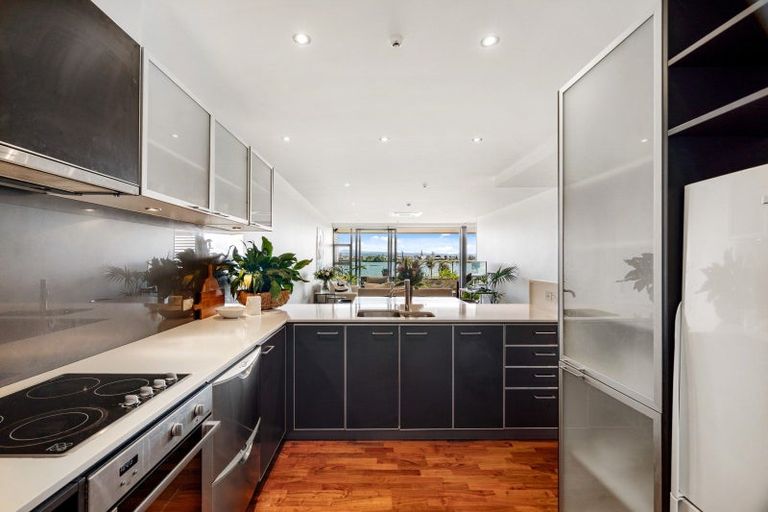 Photo of property in 208/7 Humber Street, Pandora, Napier, 4110